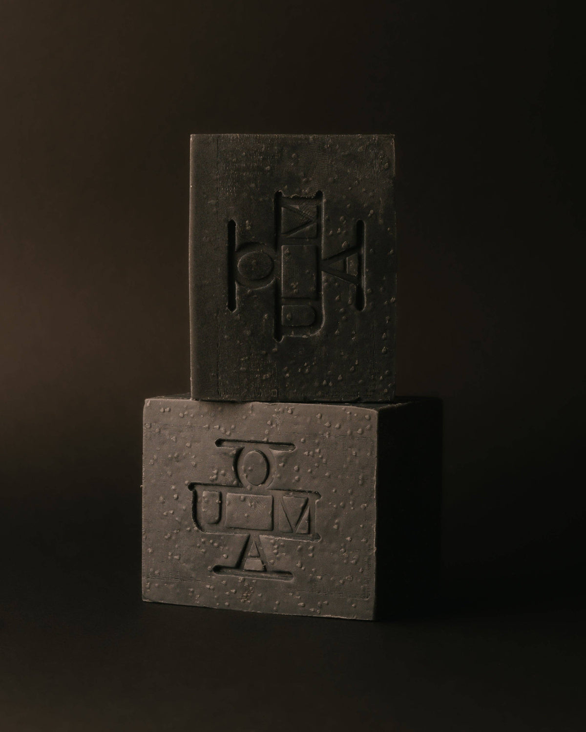 Nr. 004 Feuer | Aktivkohle-Patchouli-Seifenstück | 125 g
