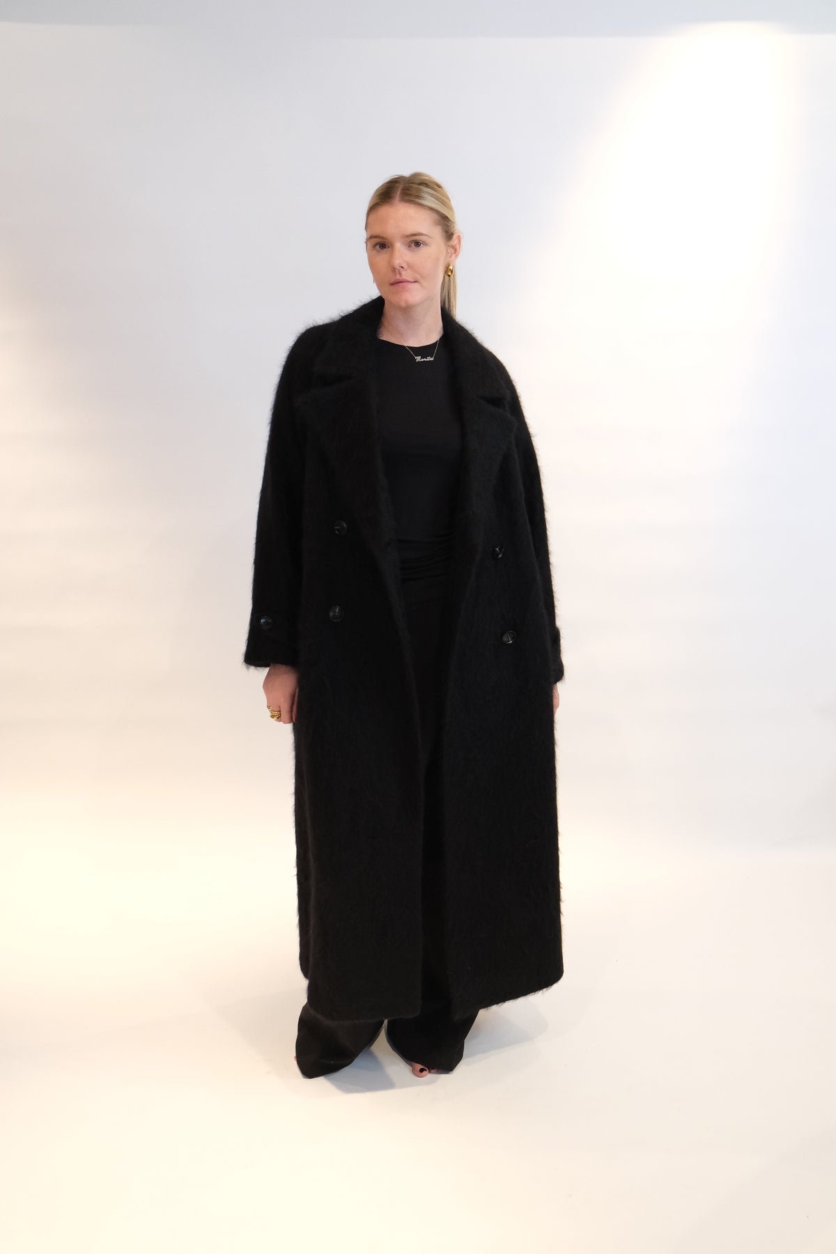 FLONA Haariger Wollmantel, Schwarz