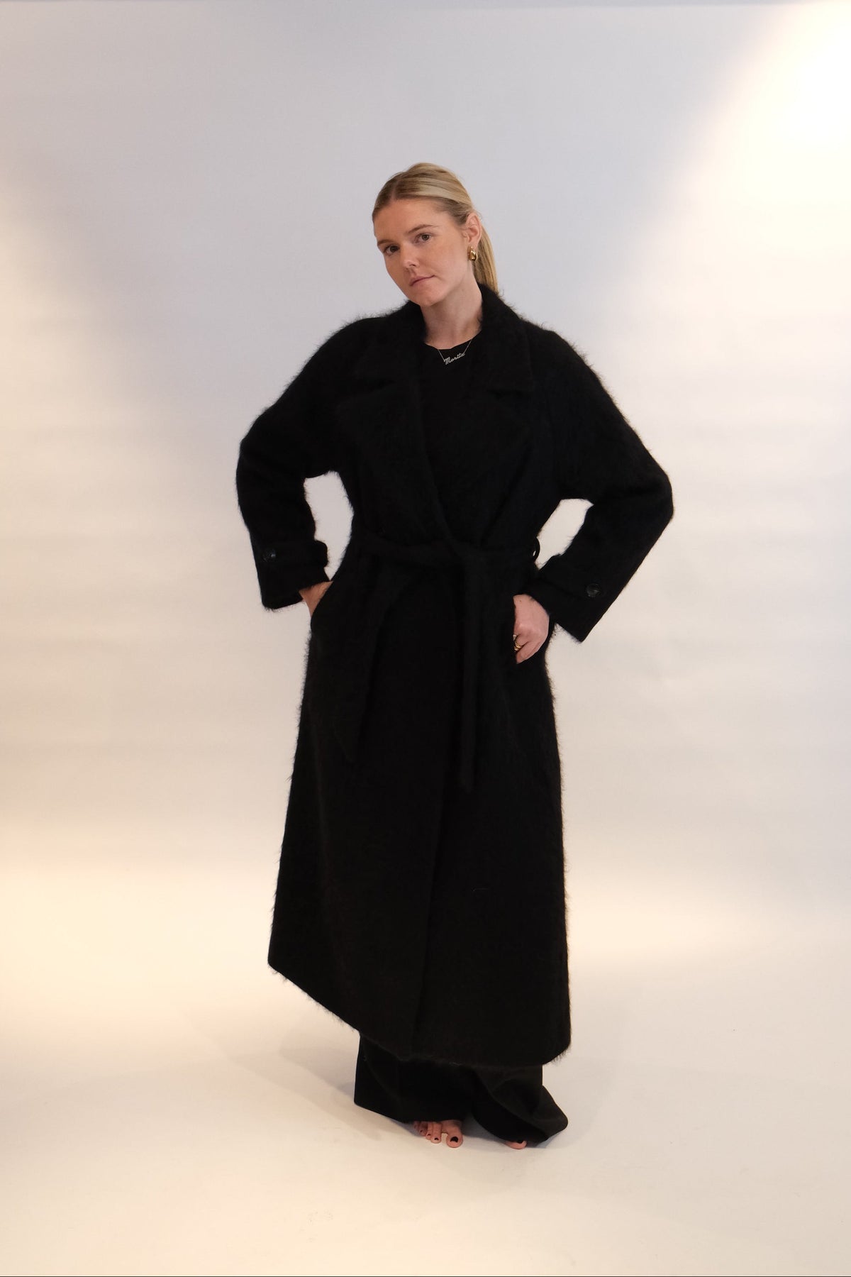 FLONA Haariger Wollmantel, Schwarz