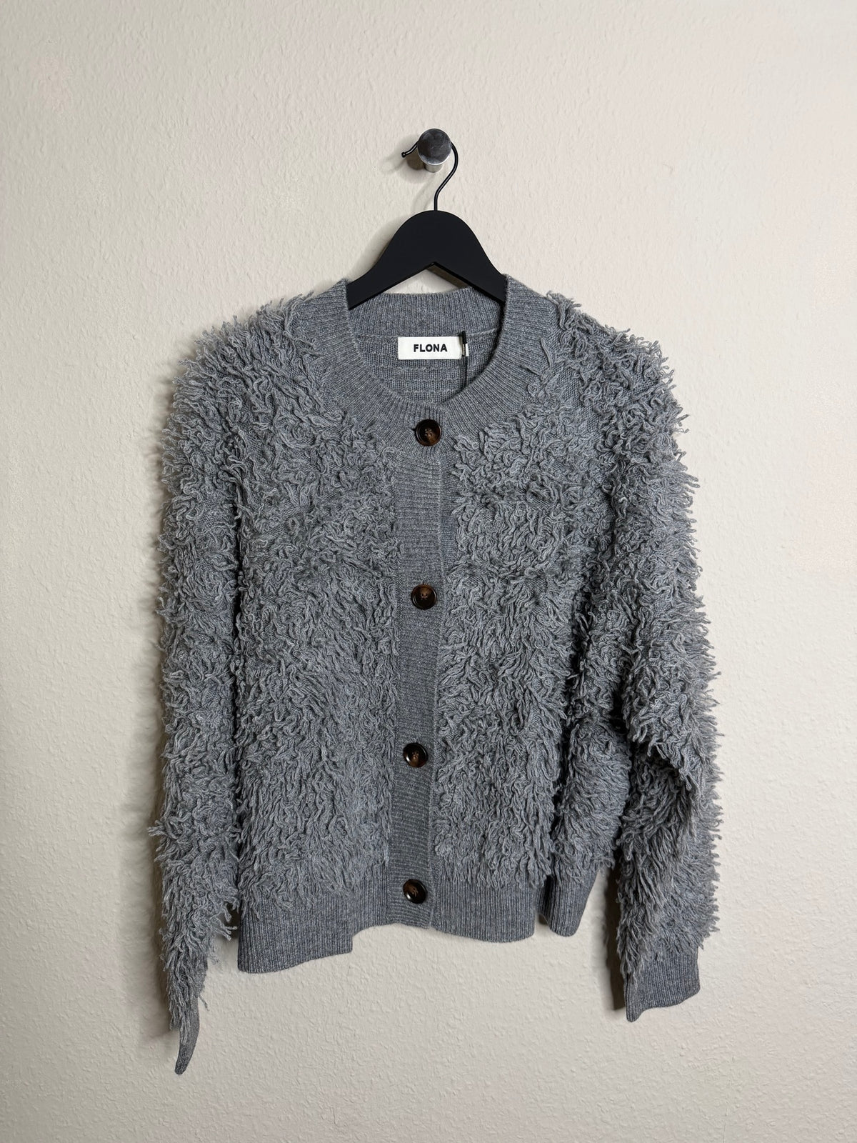 FLONA Strick-Jacke mit Fransen, Grau meliert am Bügel - Vorderseite
